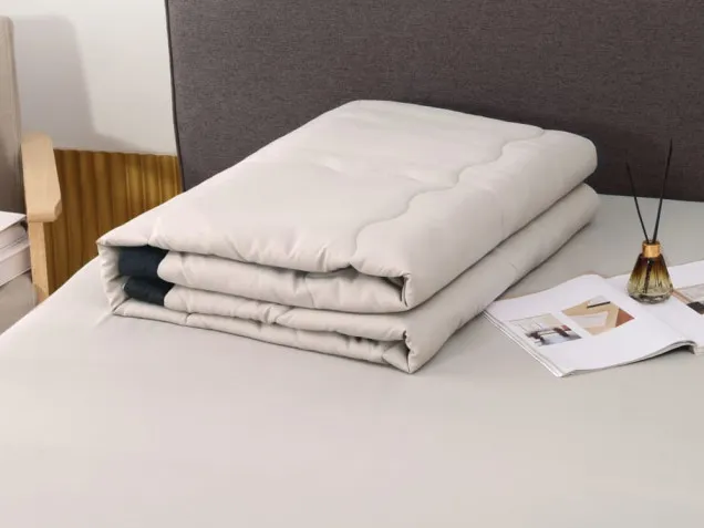 Однотонное постельное белье с одеялом FB003 Viva-Home Textile сатин
