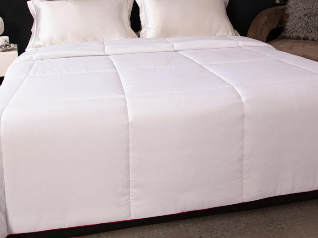 Одеяло SM001 красный кант Soft Moon Viva-Home Textile