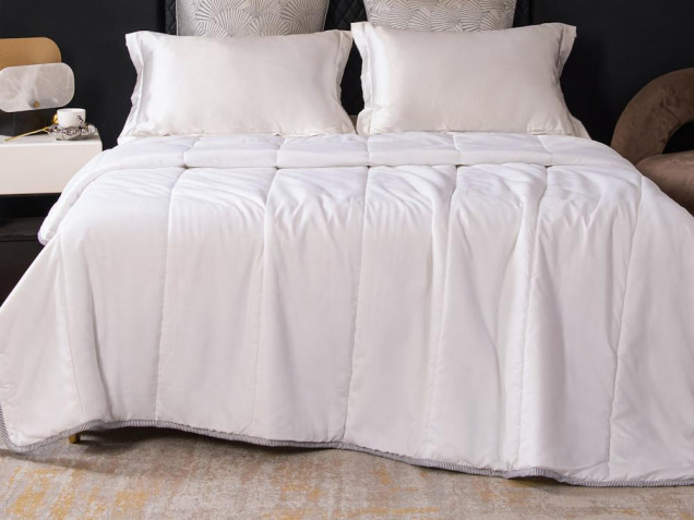 Одеяло SM002 черно-белый кант Soft Moon Viva-Home Textile